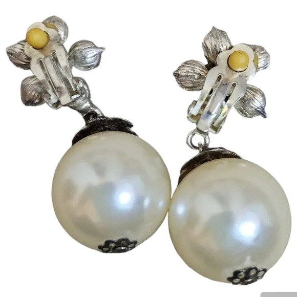 Flower Silver-Tone Crystal Faux Pearl Drop Clip On Earrings - Picture 2 of 2